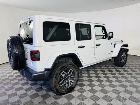 Used 2025 Jeep Wrangler Unlimited Sahara AWD/4WD image 25