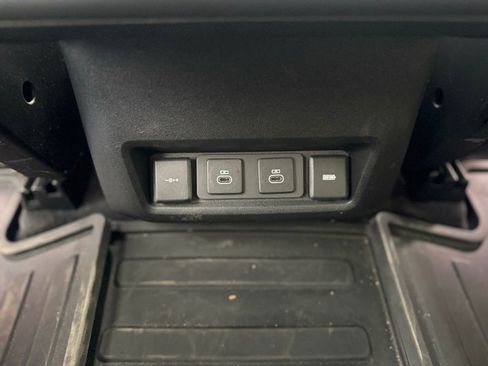 Used 2021 Land Rover Discovery HSE R-Dynamic AWD/4WD image 19