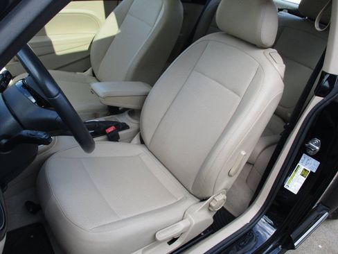 Used 2015 Volkswagen Beetle 1.8T FWD image 19