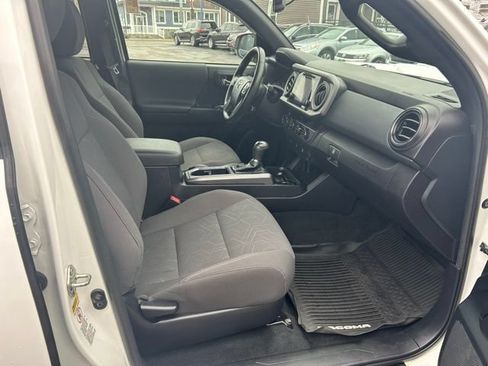Used 2017 Toyota Tacoma TRD Sport w/ Tow Package AWD/4WD image 17