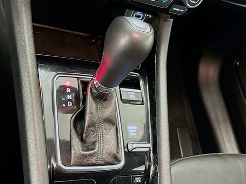 Used 2025 Jeep Compass Limited image 24