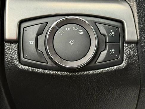 Used 2018 Ford Explorer XLT image 41