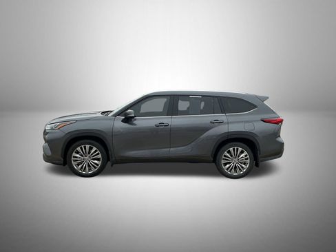 Used 2022 Toyota Highlander Platinum image 2
