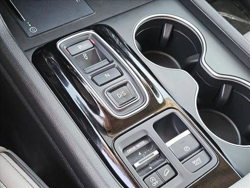 Used 2025 Honda Pilot Elite image 17