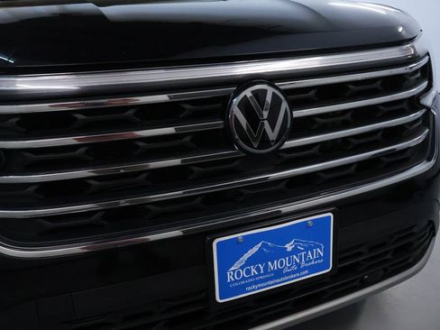 Used 2024 Volkswagen Atlas SE AWD/4WD image 9