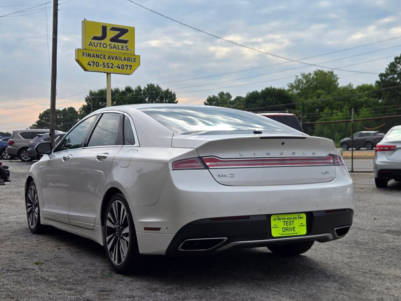 Used 2017 Lincoln MKZ Reserve w/ Luxury Package FWD image 4