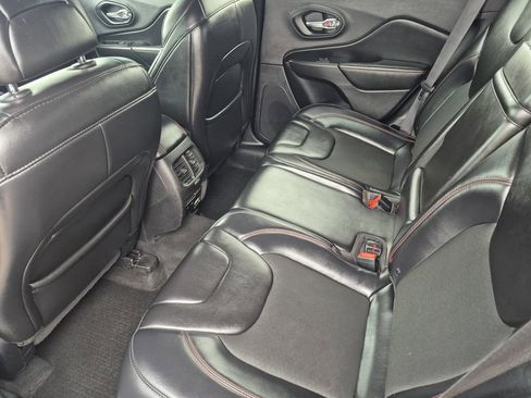 Used 2019 Jeep Cherokee Trailhawk w/ Cold Weather Group image 13