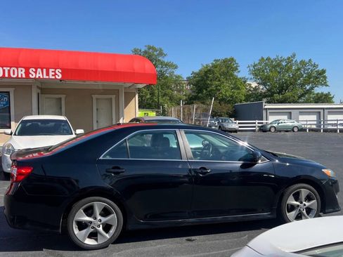 Used 2012 Toyota Camry SE w/ Leather Pkg FWD image 8