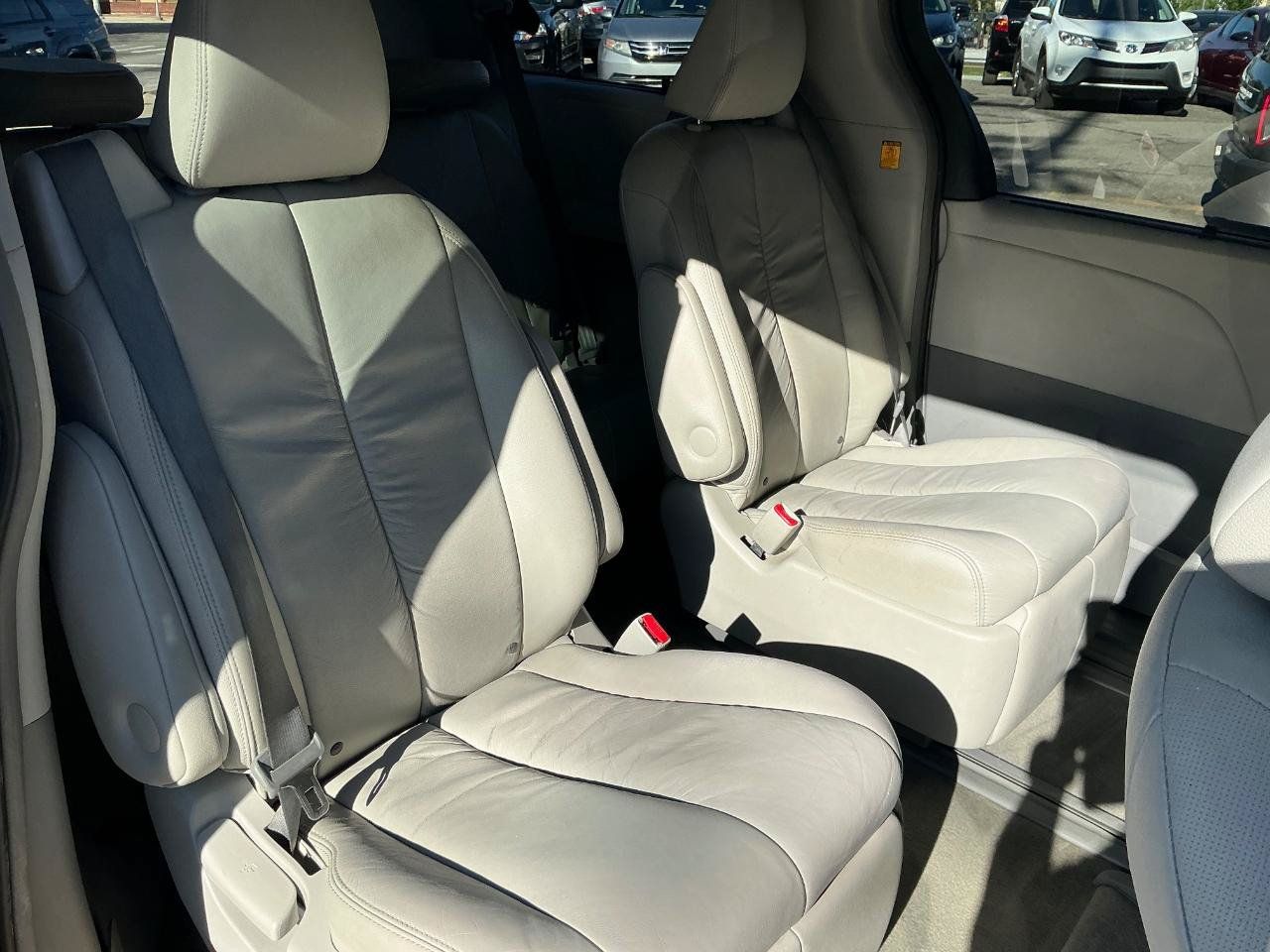 Used 2012 Toyota Sienna AWD image 10