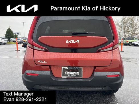 Used 2022 Kia Soul LX image 6