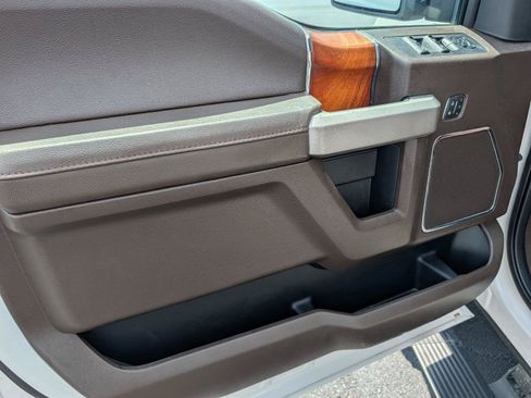 Used 2019 Ford F150 King Ranch w/ Equipment Group 601A Luxury AWD/4WD image 15