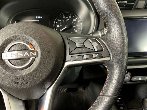 Used 2023 Nissan Kicks SR FWD image 12