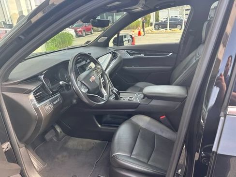 Used 2023 Cadillac XT6 Premium Luxury w/ Technology Package AWD/4WD image 3