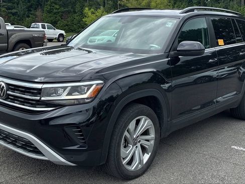 Used 2023 Volkswagen Atlas SE w/ Panoramic Sunroof Package FWD image 2
