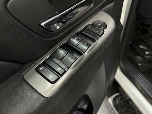 Used 2011 Chevrolet Avalanche LT w/ Suspension Package, Off-Road AWD/4WD image 14