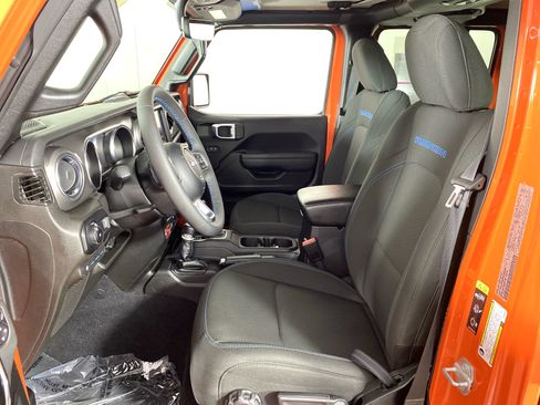 Used 2023 Jeep Wrangler Unlimited Rubicon 4xe AWD/4WD image 16