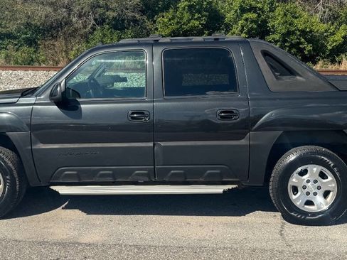 Used 2003 Chevrolet Avalanche 4x4 w/ Suspension Package, Off-Road image 7