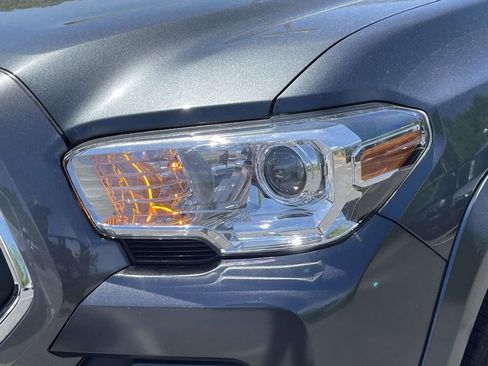Used 2022 Toyota Tacoma SR5 RWD image 7