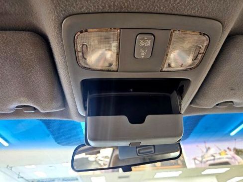 Used 2004 Toyota Solara SE image 19