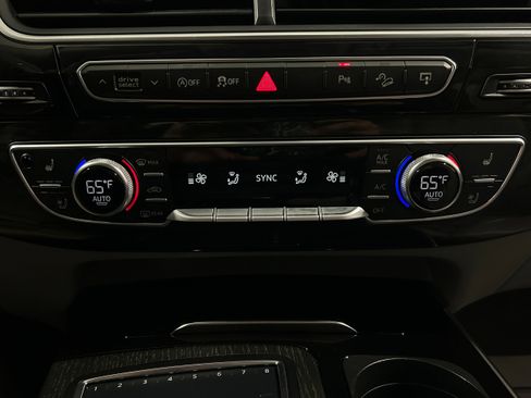 Used 2017 Audi Q7 3.0T Prestige w/ Prestige Package AWD/4WD image 10