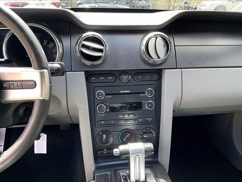 Used 2009 Ford Mustang GT Premium image 25