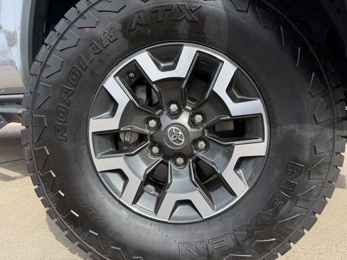 Certified 2020 Toyota Tacoma TRD Off-Road image 11