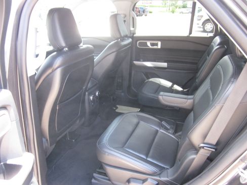 Used 2020 Ford Explorer XLT w/ Equipment Group 202A AWD/4WD image 12