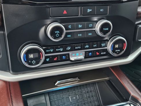 Used 2023 Ford Expedition Limited image 29