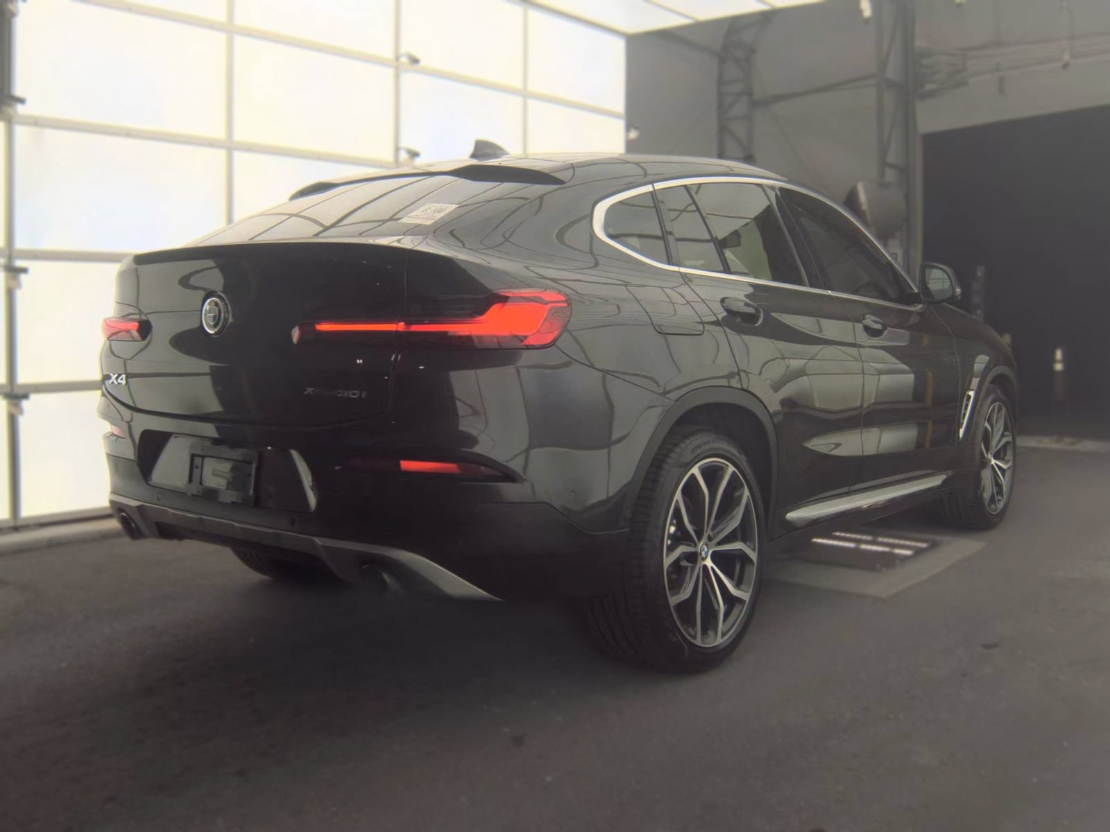 Used 2020 BMW X4 xDrive30i w/ Executive Package AWD/4WD image 3