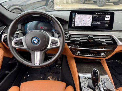 Used 2023 BMW 530e 530e iPerformance w/ M Sport Package image 12