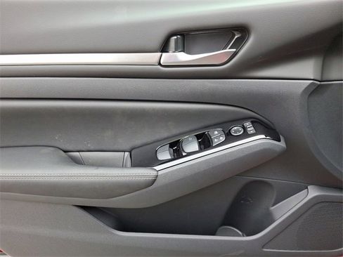 New 2025 Nissan Altima 2.5 SL image 11
