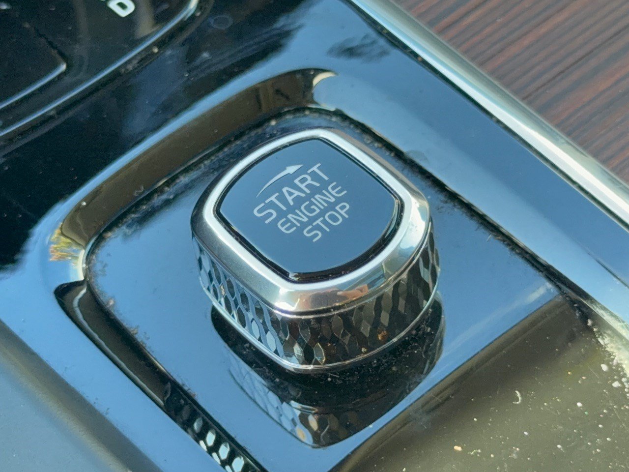Certified 2024 Volvo XC60 B5 Plus AWD/4WD image 20