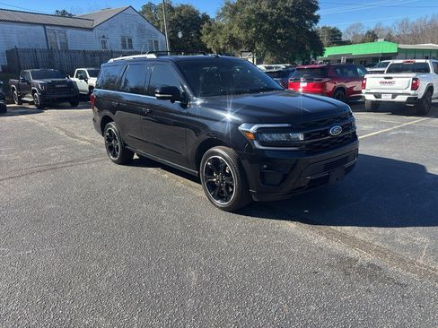 Used 2023 Ford Expedition Limited image 4