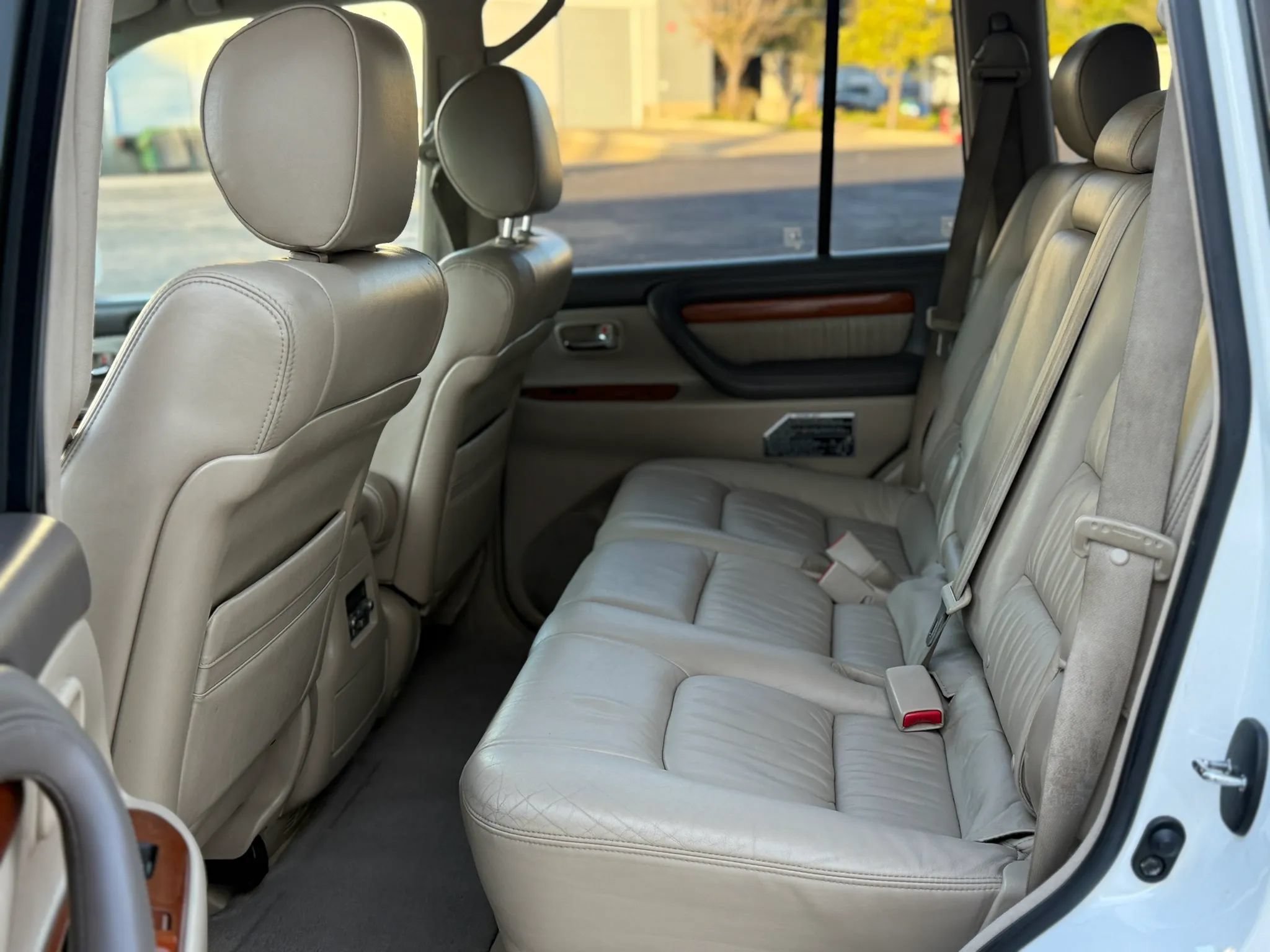 Used 2006 Lexus LX 470 4WD w/ Preferred Accessory Pkg image 24