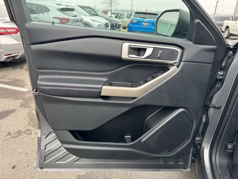 Used 2022 Ford Explorer XLT image 10