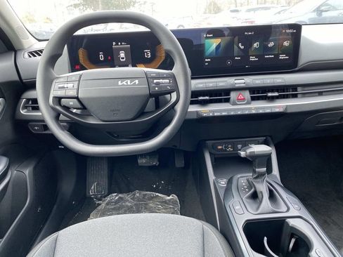 New 2025 Kia K4 LXS image 5