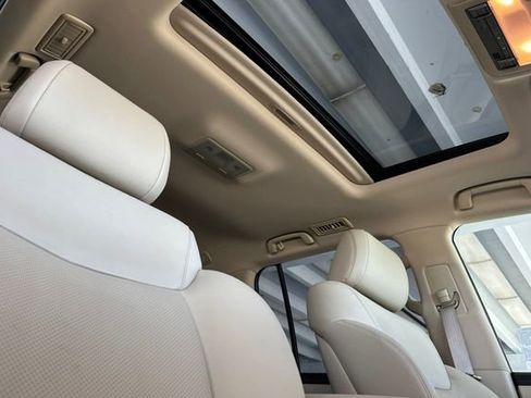Used 2011 Lexus LX 570 4WD image 21