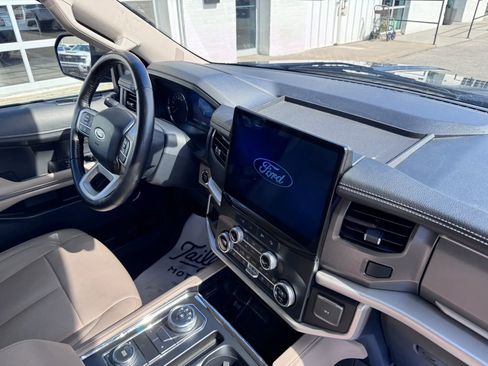 Used 2024 Ford Expedition Max XLT image 19