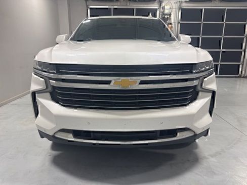 Used 2022 Chevrolet Suburban LT RWD image 3