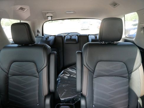 New 2025 Nissan Pathfinder Platinum image 6