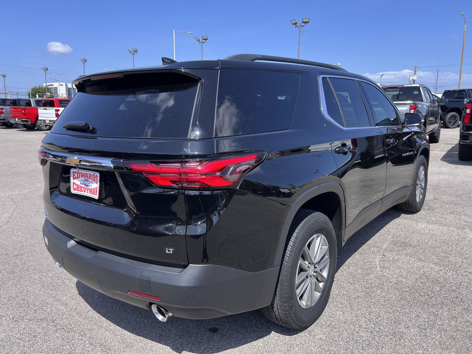 Used 2024 Chevrolet Traverse LT FWD image 34