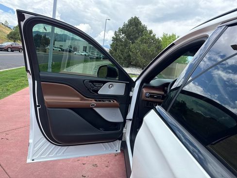 Certified 2023 Lincoln Aviator Reserve w/ Equipment Group 201A AWD/4WD image 12