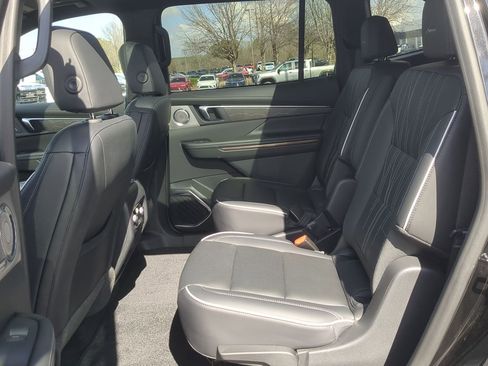 Used 2025 Buick Enclave Avenir w/ Super Cruise Package image 26