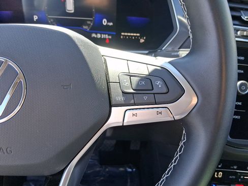 Used 2022 Volkswagen Tiguan SE image 14