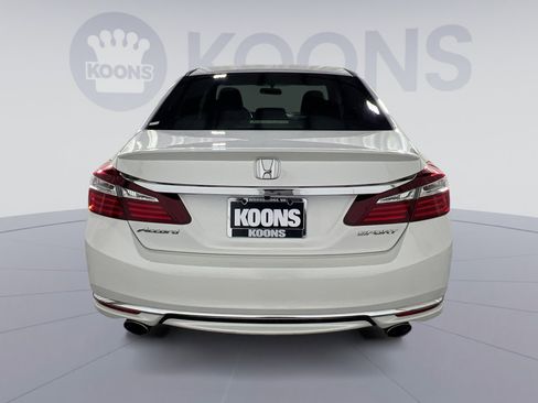 Used 2017 Honda Accord Sport image 5