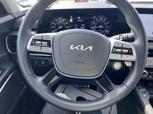 Certified 2025 Kia Telluride SX FWD image 14