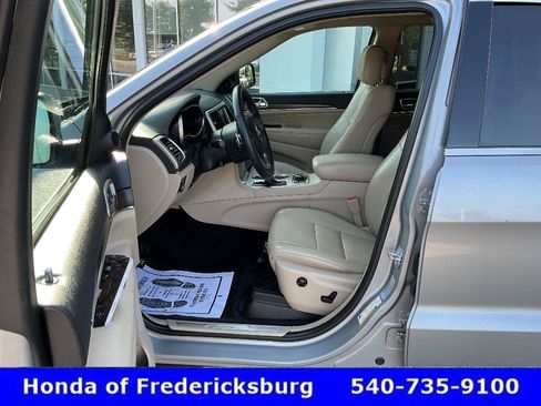 Used 2017 Jeep Grand Cherokee Limited w/ Luxury Group II AWD/4WD image 28