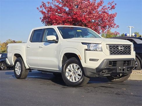 Used 2023 Nissan Frontier SV image 2