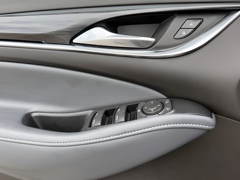 Used 2021 Buick Enclave Essence FWD image 18