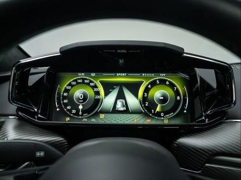 Used 2025 Aston Martin V8 Vantage Coupe image 25